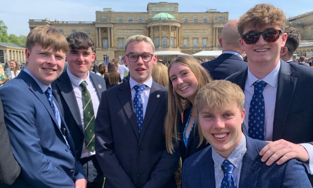 The Oratory - Old Oratorians receive DofE Gold Award at Buckingham Palace